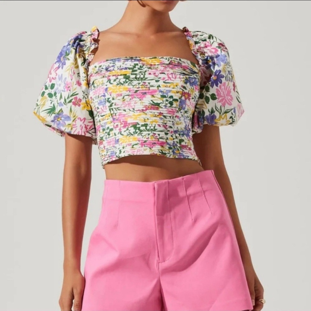 NWT ASTR‎ The Label Lin Floral Cropped Smocked Puff Sleeve Top Large